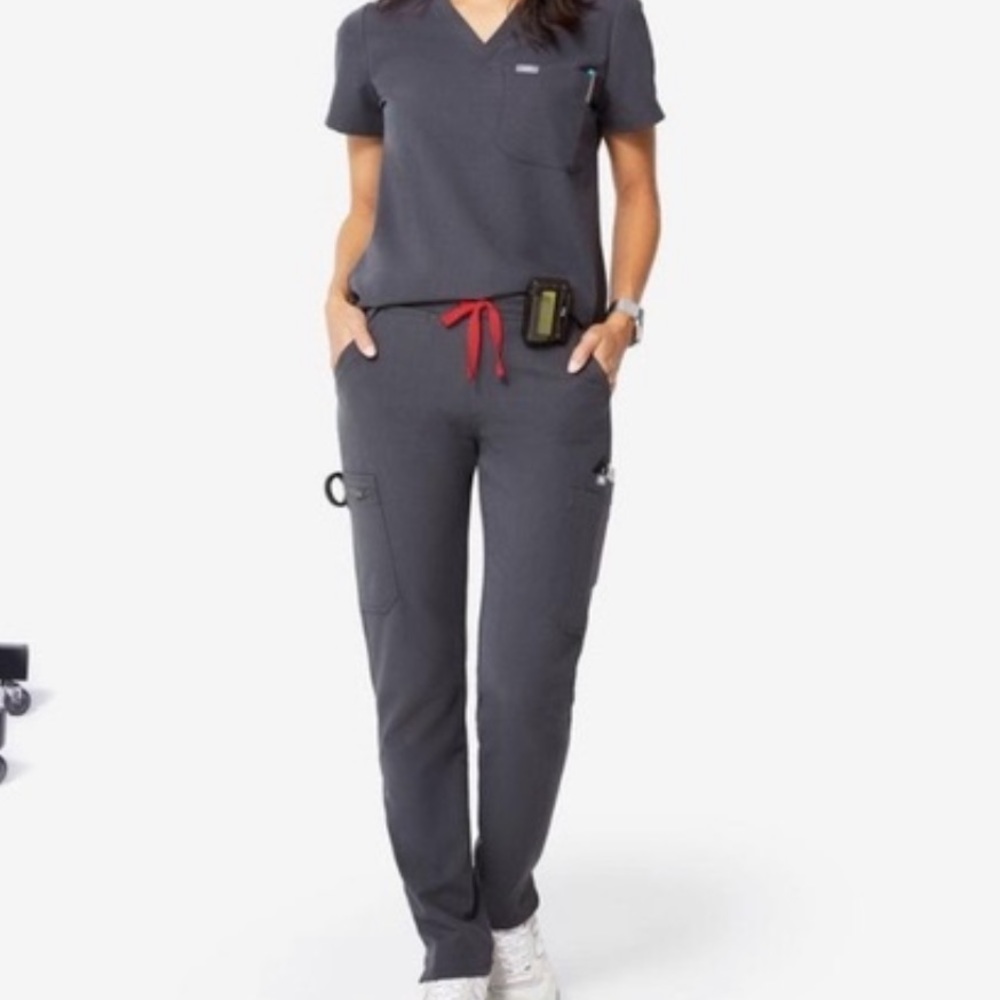 FIGS Charcoal scrub set